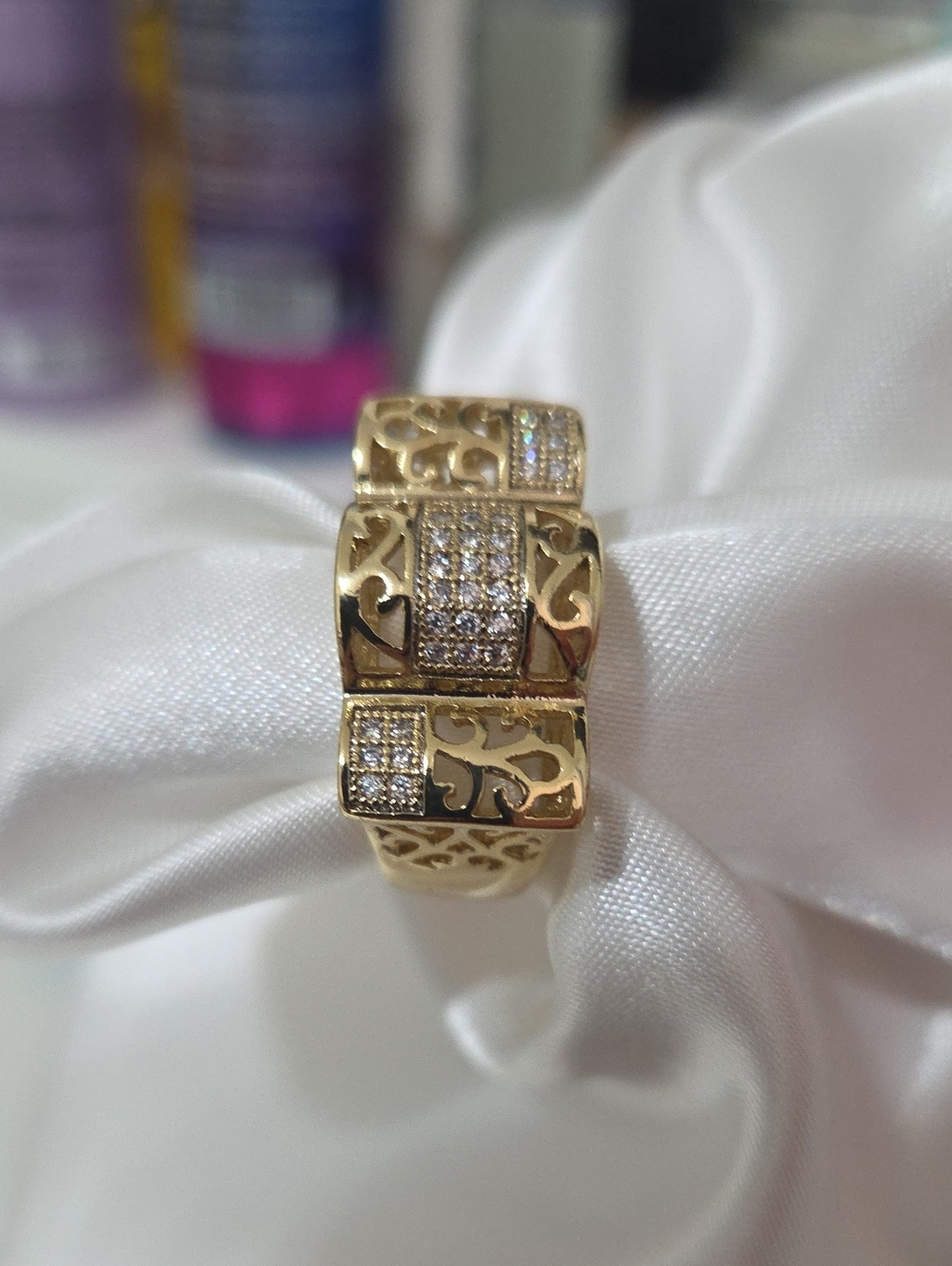 14K Elegant Gold-Tone Filigree Band Ring with Crystal Accents